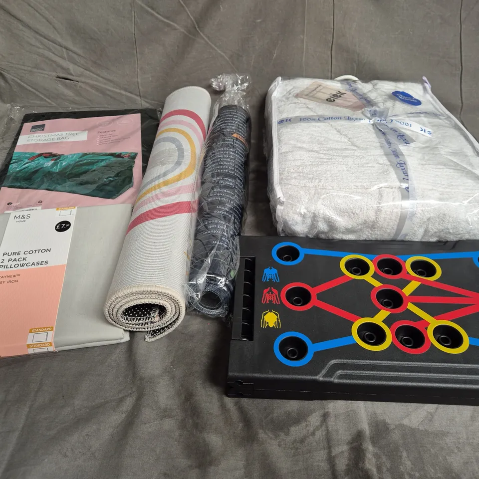 BOX OF APPROXIMATELY 15 ASSORTED HOUSEHOLD ITEMS TO INCLUDE - PUSH UP BOARD - CHRISTMAS STORAGE BAG - COTTON BATHROBE - ETC