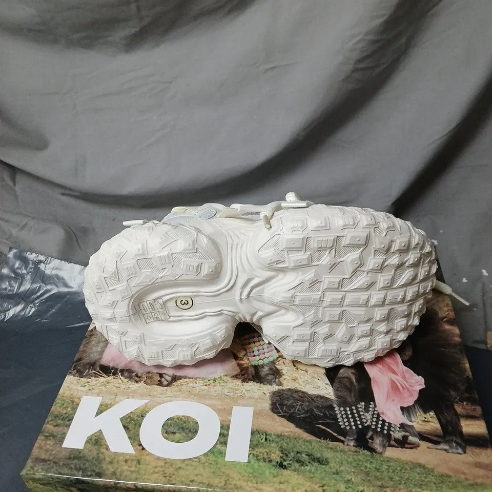 KOI FROZEN SHORES MEGA CHUNKY TRAINERS VANILLA BOXED SIZE 3