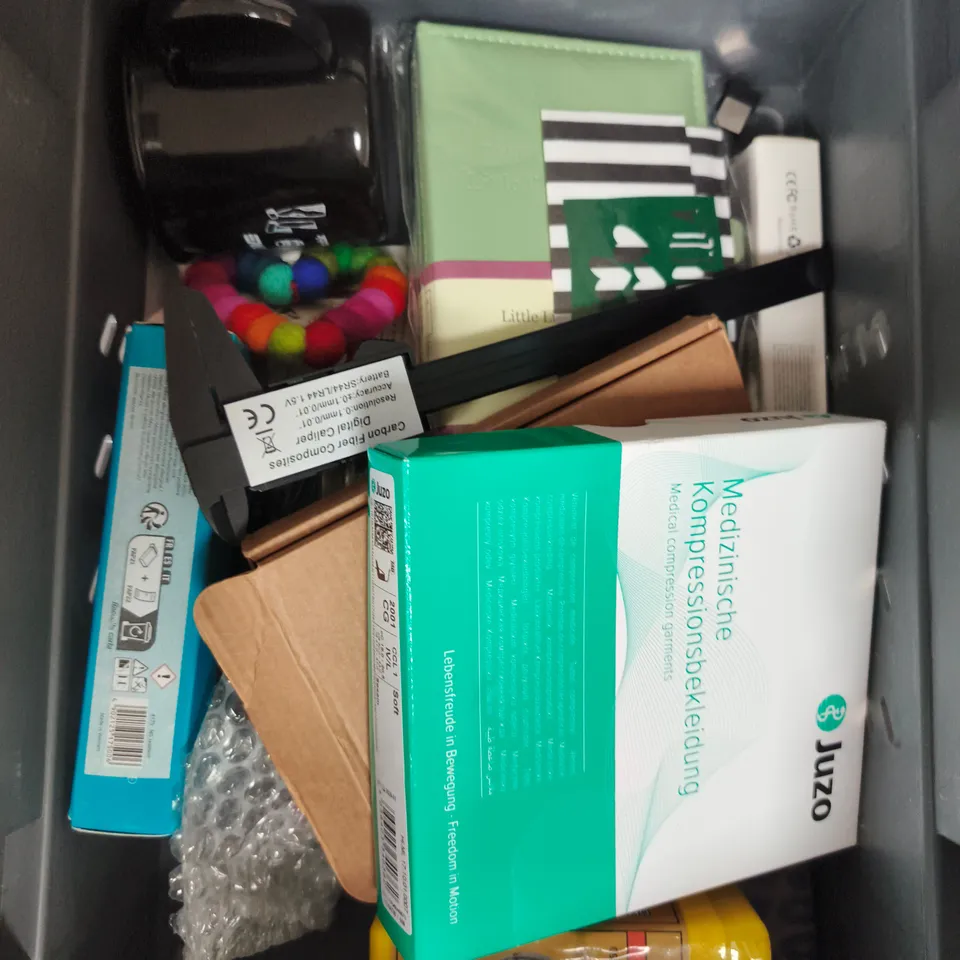 APPROXIMATELY 15 ASSORTED HOUSEHOLD PRODUCTS TO INCLUDE P.LOUISE DRINKS CONTAINER, COASTERS, THANK YOU CARDS ETC 