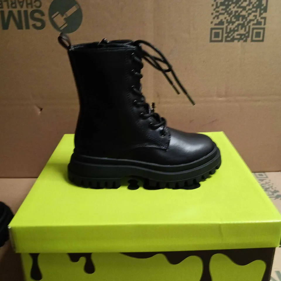 KOI KIDZ MAGIC DREAMERS LACE UP BOOTS BLACK SIZE 11