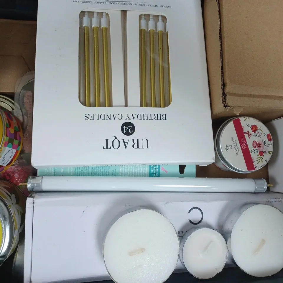 APPROXIMATELY 20 ASSORTED HOUSEHOLD ITEMS TO INCLUDE WAX MELTS, SCENTED CANDLE, ETC