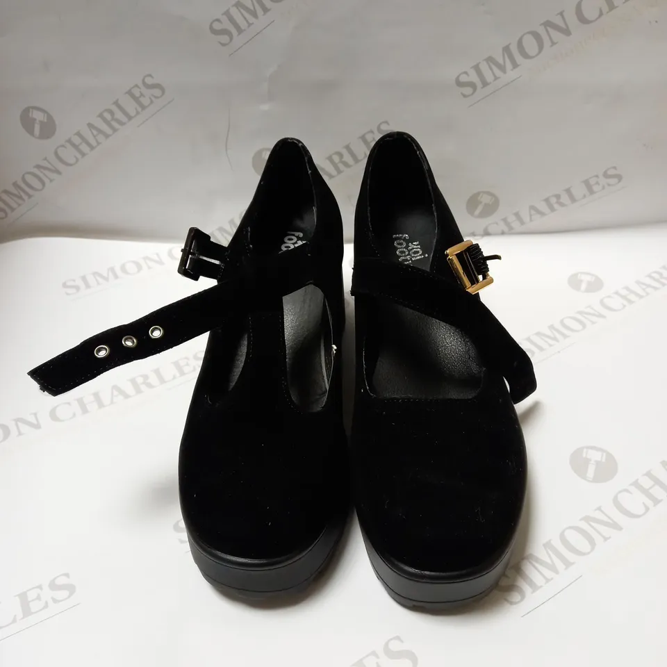 DESIGNER KOI VEGAN PLATFORM SHOES SIZE 5