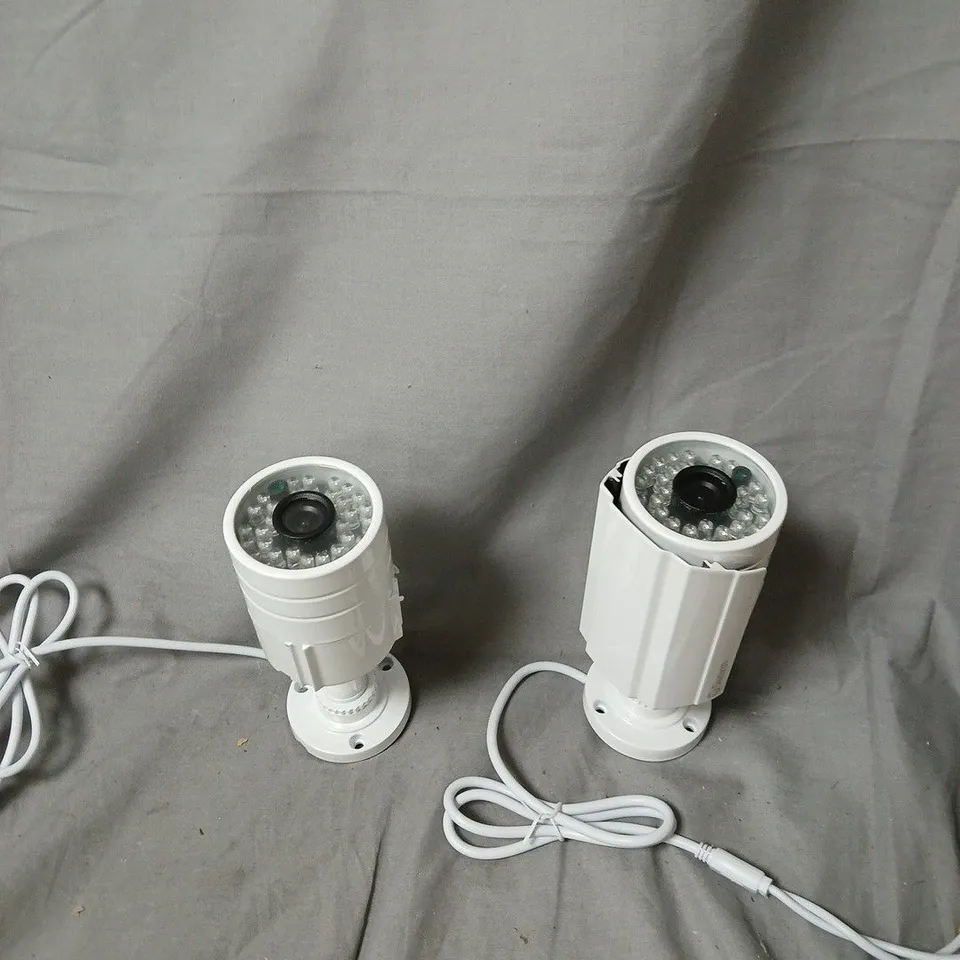 PAIR OF WHITE SWANN SECURITY CAMERA 