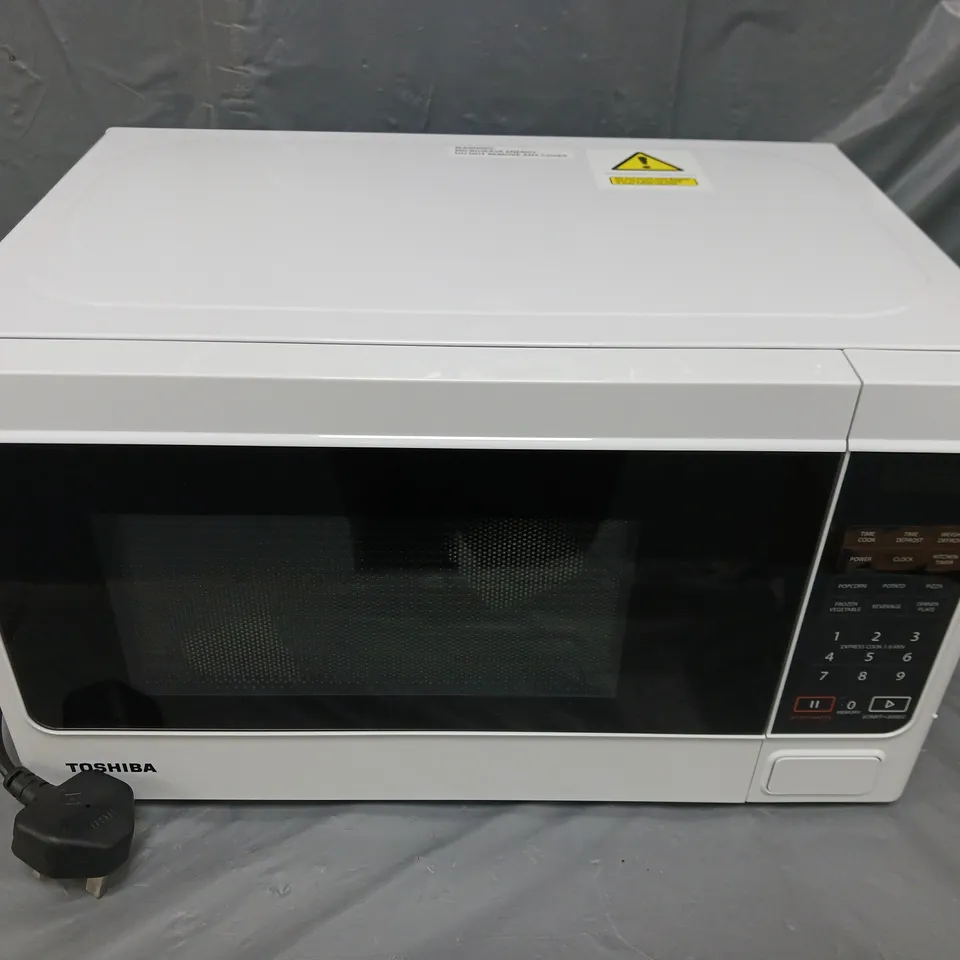 BOXED TOSHIBA MICROWAVE OVEN IN WHITE