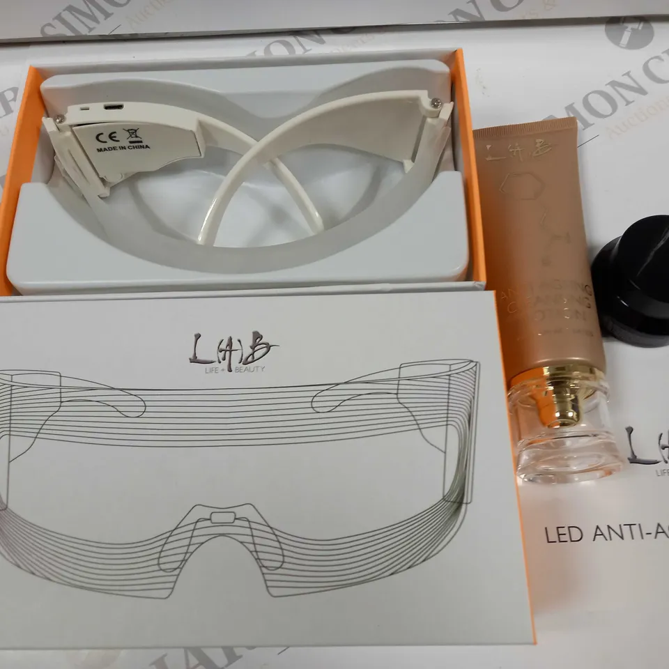 BOXED LAB LIFE + BEAUTY ANTI AGEING EYE MASK 