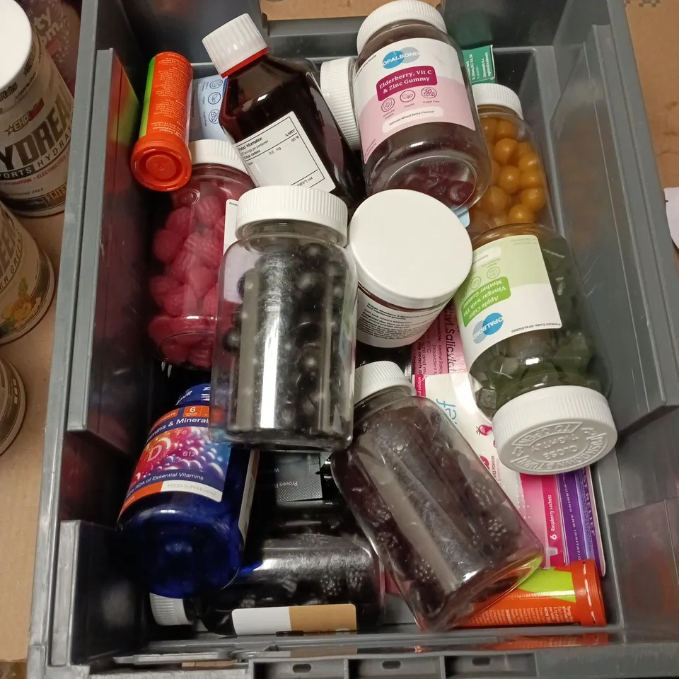 TOTE OF APPROXIMATELY 15 ASSORTED VITAMINS AND DIETARY SUPPLEMENTS TO INCLUDE: MAGNESIUM GUMMIES 