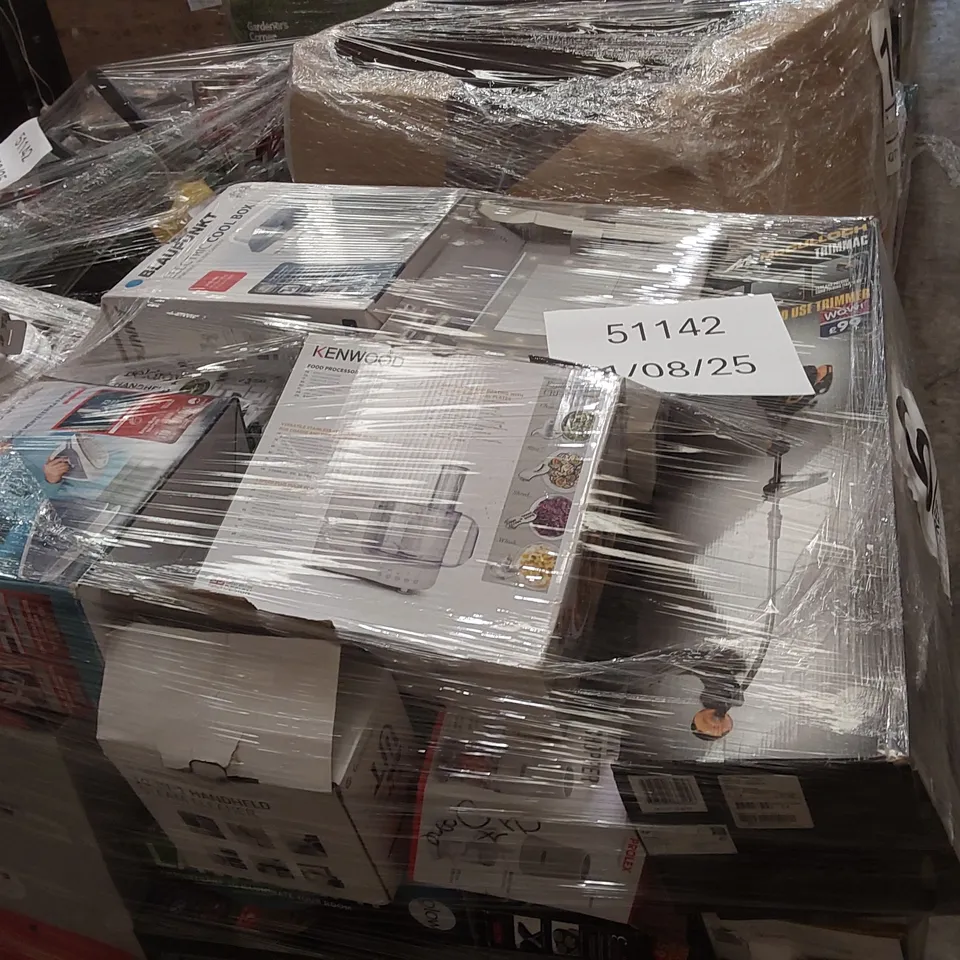 PALLET CONTAINING A LARGE ASSORTMENT OF UNCHECKED ELECTRICAL PRODUCTS INCLUDING: VACUUM CLEANERS, LAVA LAMP, TEFAL IRON, ELECTRIC COOL BOX ECT