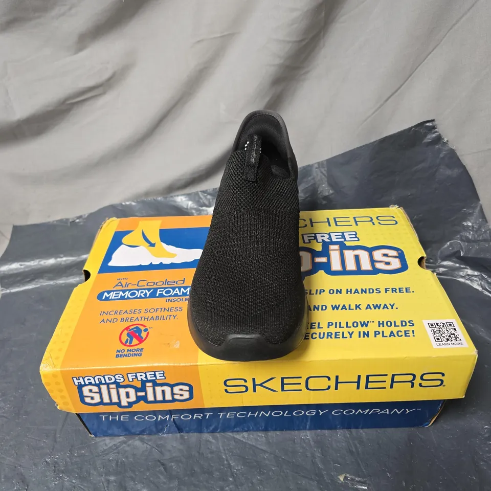 SKECHERS HANDS FREE SLIP-INS SLIP-ON SHOES – BLACK, MEMORY FOAM (BOXED) SIZE 4