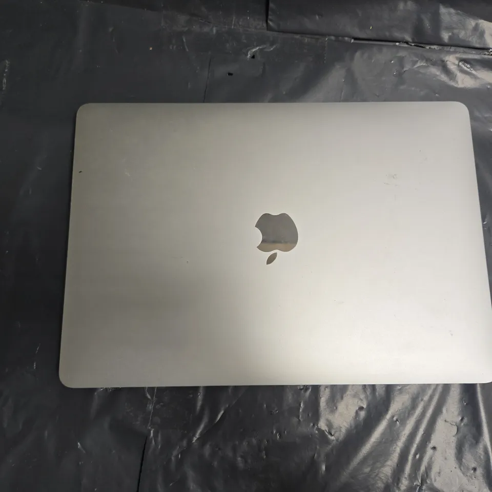 APPLE MACBOOK PRO (A2338)