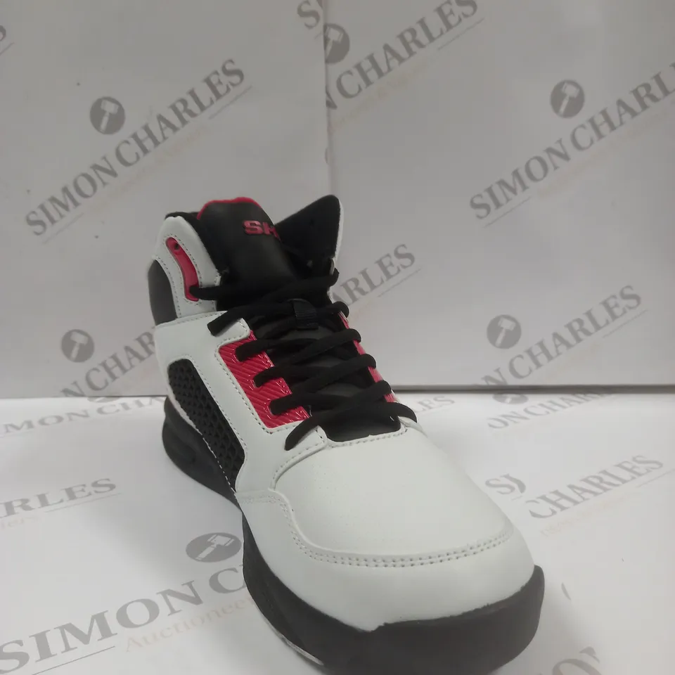 PAIR OF SHAQ BANKSHOT TRAINERS UK SIZE 7