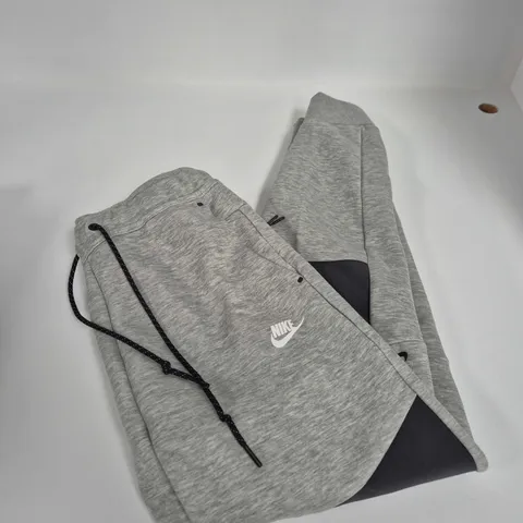 NIKE GREY TECH FLEECE JOGGER SIZE NM