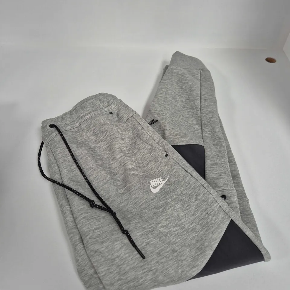 NIKE GREY TECH FLEECE JOGGER SIZE NM