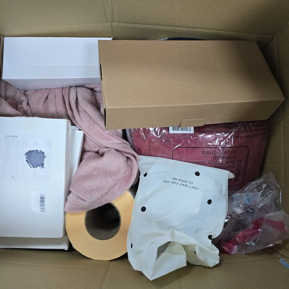 APPROXIMATELY 15 ASSORTED HOUSEHOLD PRODUCTS TO INCLUDE BATTERY POWERED HOODIE, PRINTER LABELS, SMART CANDLES, ETC - COLLECTION ONLY