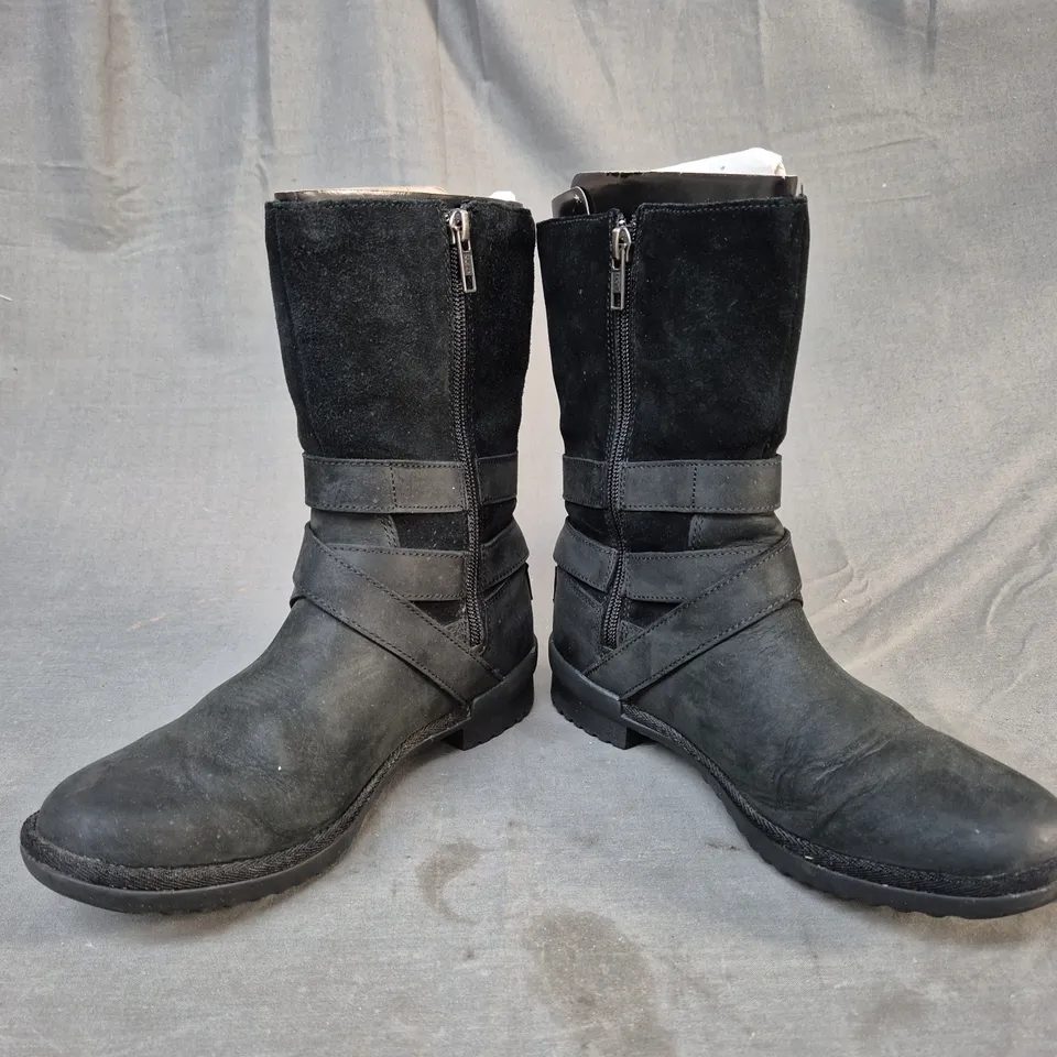 BOXED PAIR OF UGG LORNA BOOTS IN BLACK UK SIZE 4