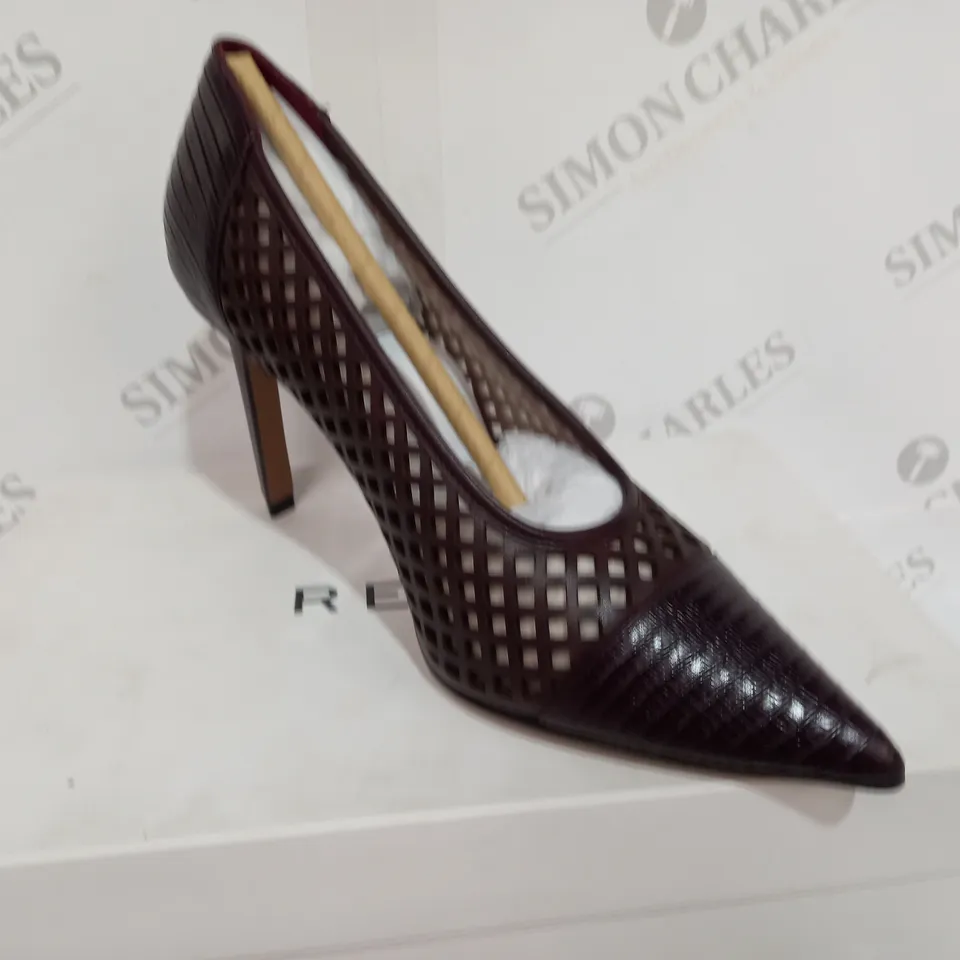 BOXED REISS CLOVER LIZARD STYLE POMEGRANATE COLOURED HEELS - SIZE 6