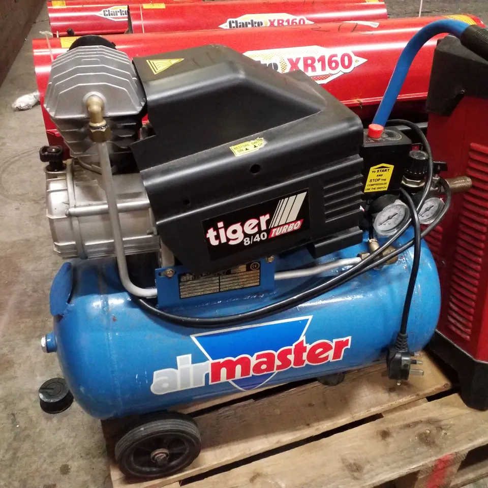 AIRMASTER TIGER 8/260 7CFM 24 LITRE 2HP AIR COMPRESSOR (230V)