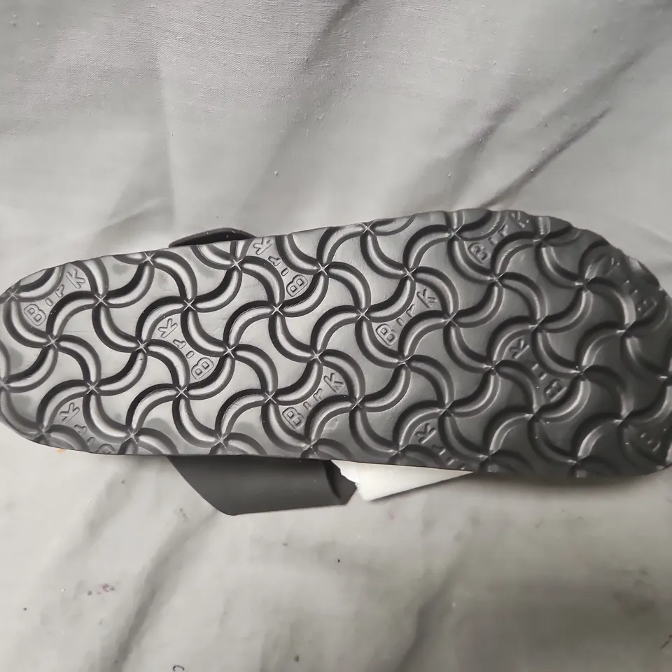 BIRKENSTOCK GIZEH BS SANDALS – BLACK LEATHER, UK 5 (EU 38)