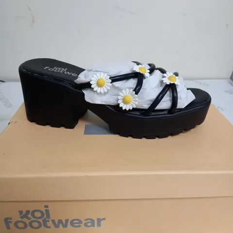 BRAND NEW BOXED PAIR OF KOI VEGAN LEATHER BLOOMING DAISY OASIS STRAPPY SLIDERS IN BLACK UK SIZE 4