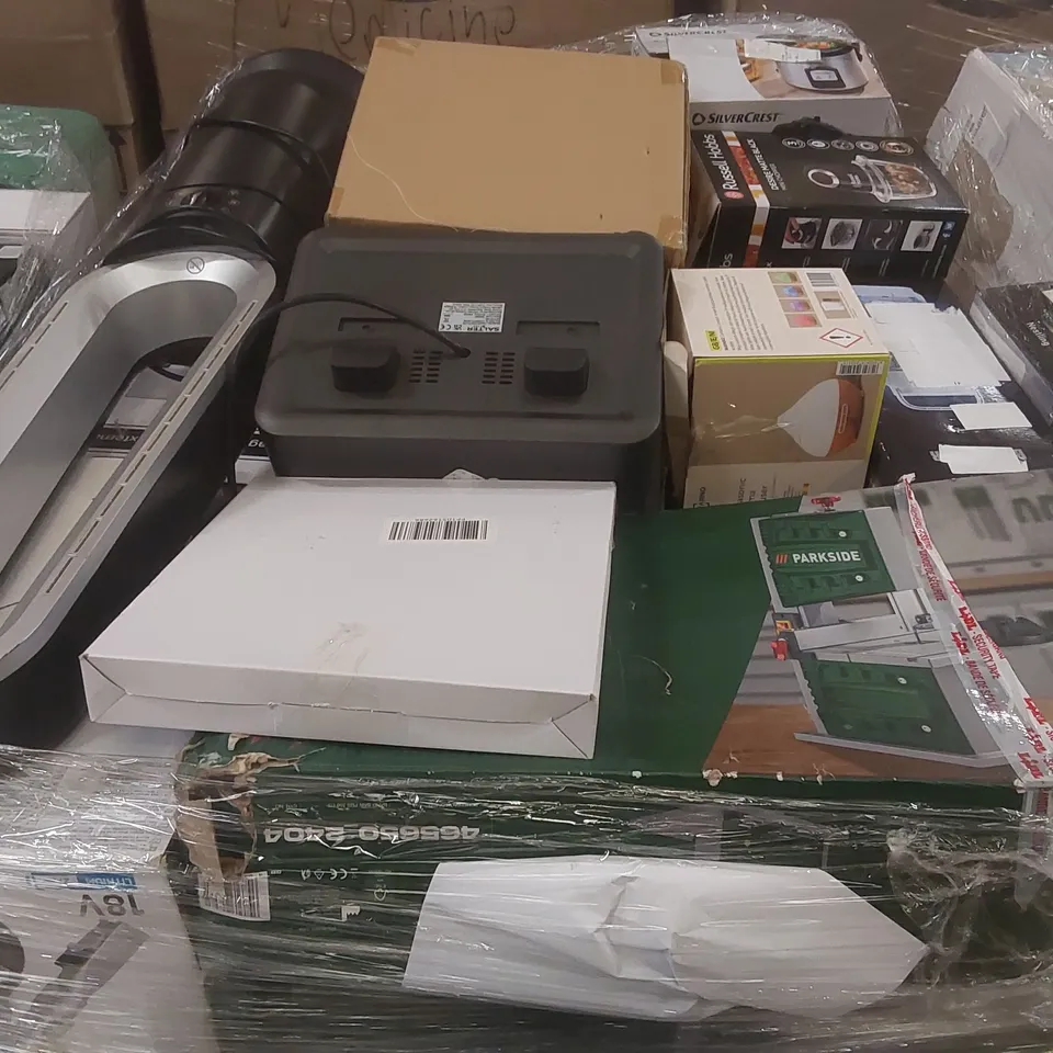 PALLET CONTAINING A VERY LARGE QUANTITY OF ASSORTED ITEMS INCLUDING: AIRFRYER, ULTRASONIC AROMA DIFFUSER, RUSSELL HOBBS MINI CHOPPER ECT