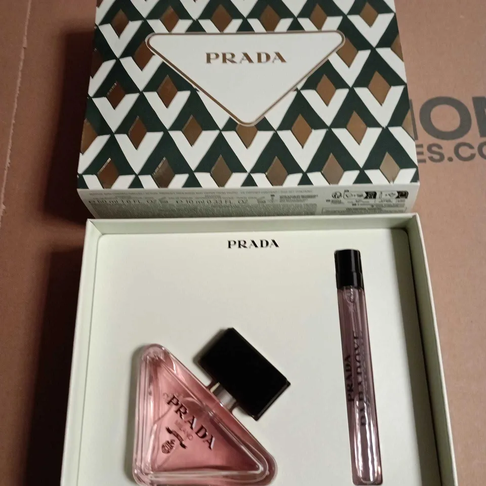 PRADA GIFT SET – PINK TRIANGULAR PERFUME BOTTLE & PURSE SPRAY, BOXED