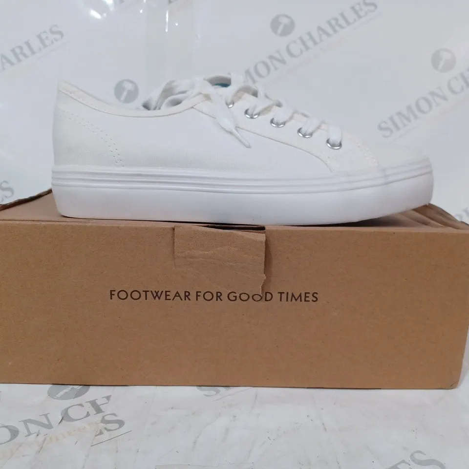 BOXED PAIR OF JOE BROWNS CANVAS TRAINERS IN WHITE SIZE 5