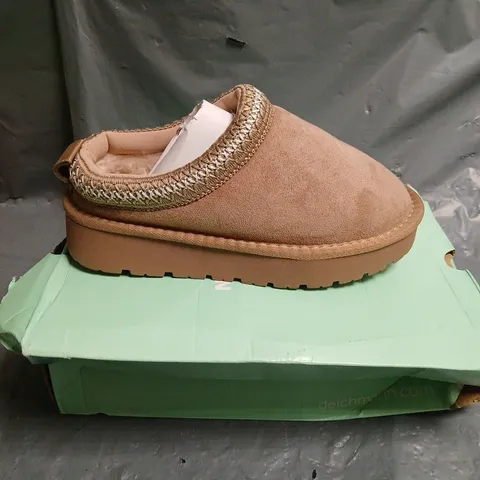 BOXED PAIR OF DEICHMANN SLIP ON SHOES - 1