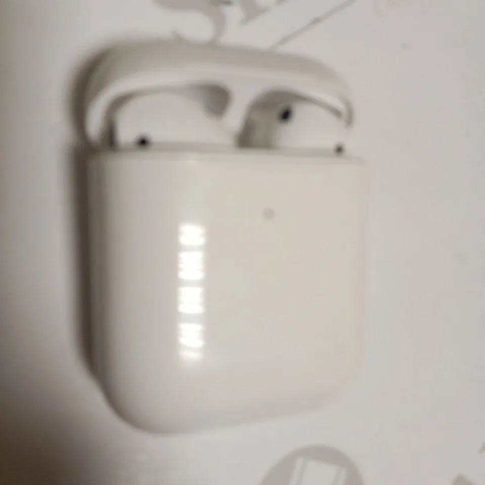 APPLE AIR PODS