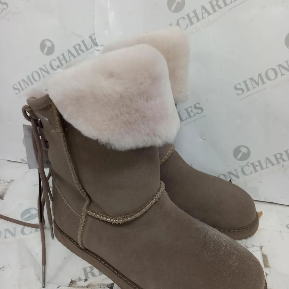 BOXED EMU AUSTRALIA BIRDWOOD WATERPROOF BOOTS, MUSHROOM - SIZE 5