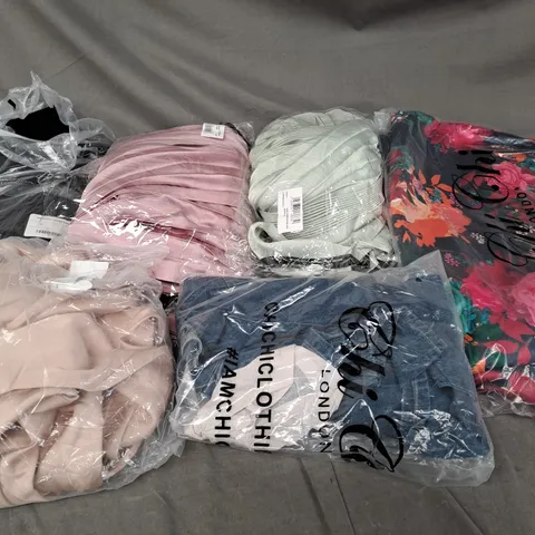 APPROXIMATELY 20 ASSORTED CLOTHING ITEMS IN VARIOUS STYLES AND SIZES