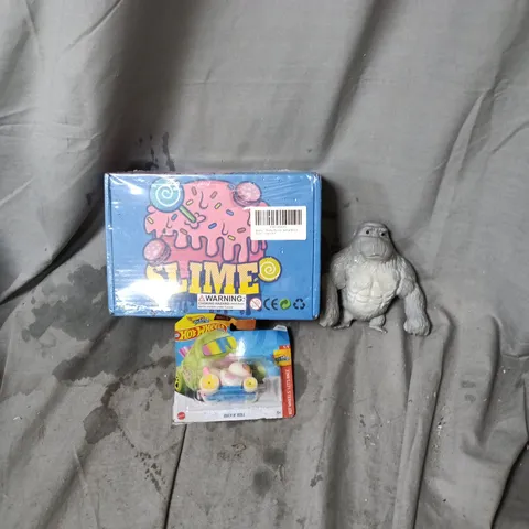 APPROXIMATELY 15 ASSORTED TOYS AND GAMES INCLUDING SQUEEZY GORILLA, HOT WHEELS CARS AND SLIME BOX