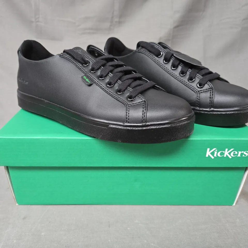 BOXED PAIR OF KICKERS SHOES IN BLACK EU SIZE 39