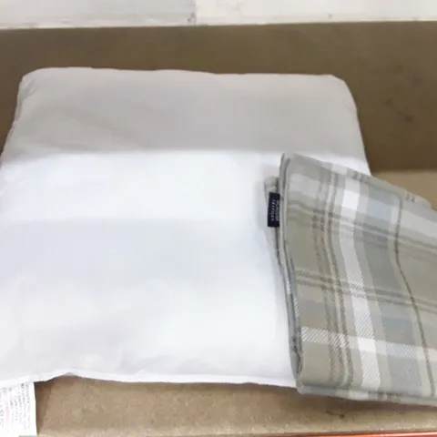 GRIGGS SQUARE THROW CUSHION WITH FILLING