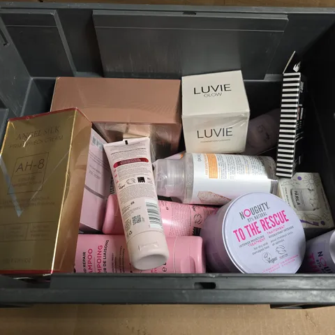 APPROXIMATELY 15 ASSORTED HEALTH & BEAUTY PRODUCTS 