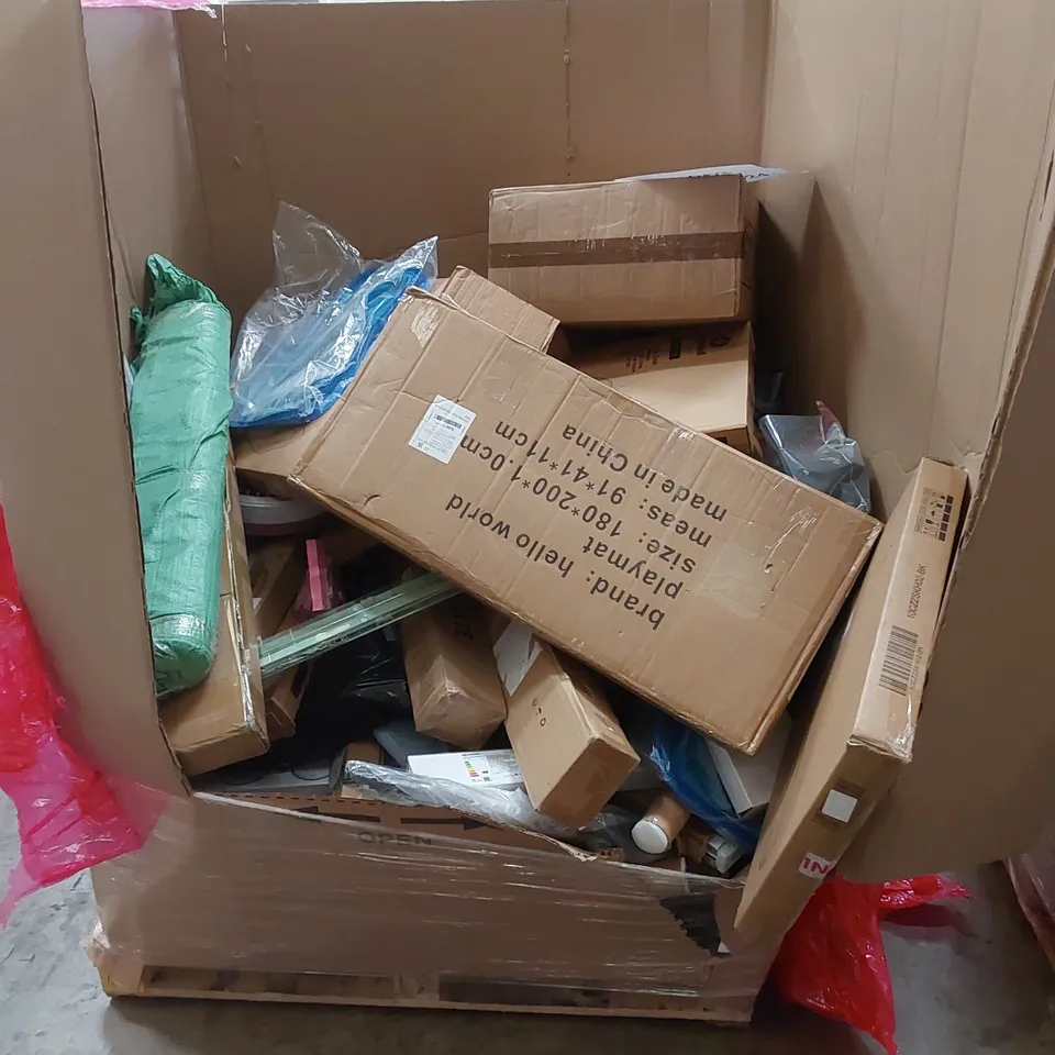 PALLET OF ASSORTED HOUSEHOLD ITEMS AND CONSUMER PRODUCTS TO INCLUDE; TOILET SEATS, PLAYPEN, PAGODA FRINGE UMBRELLA, BOXED FURNITURE ETC 