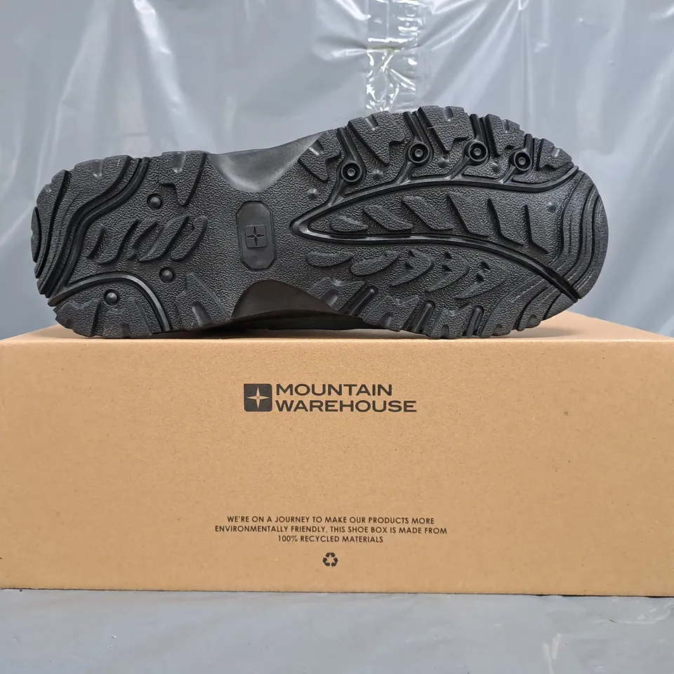 BOXED PAIR OF MOUNTAIN WAREHOUSE ADVENTURER WATERPROOF HIKING BOOTS IN BLUE/TAN SIZE UK 10