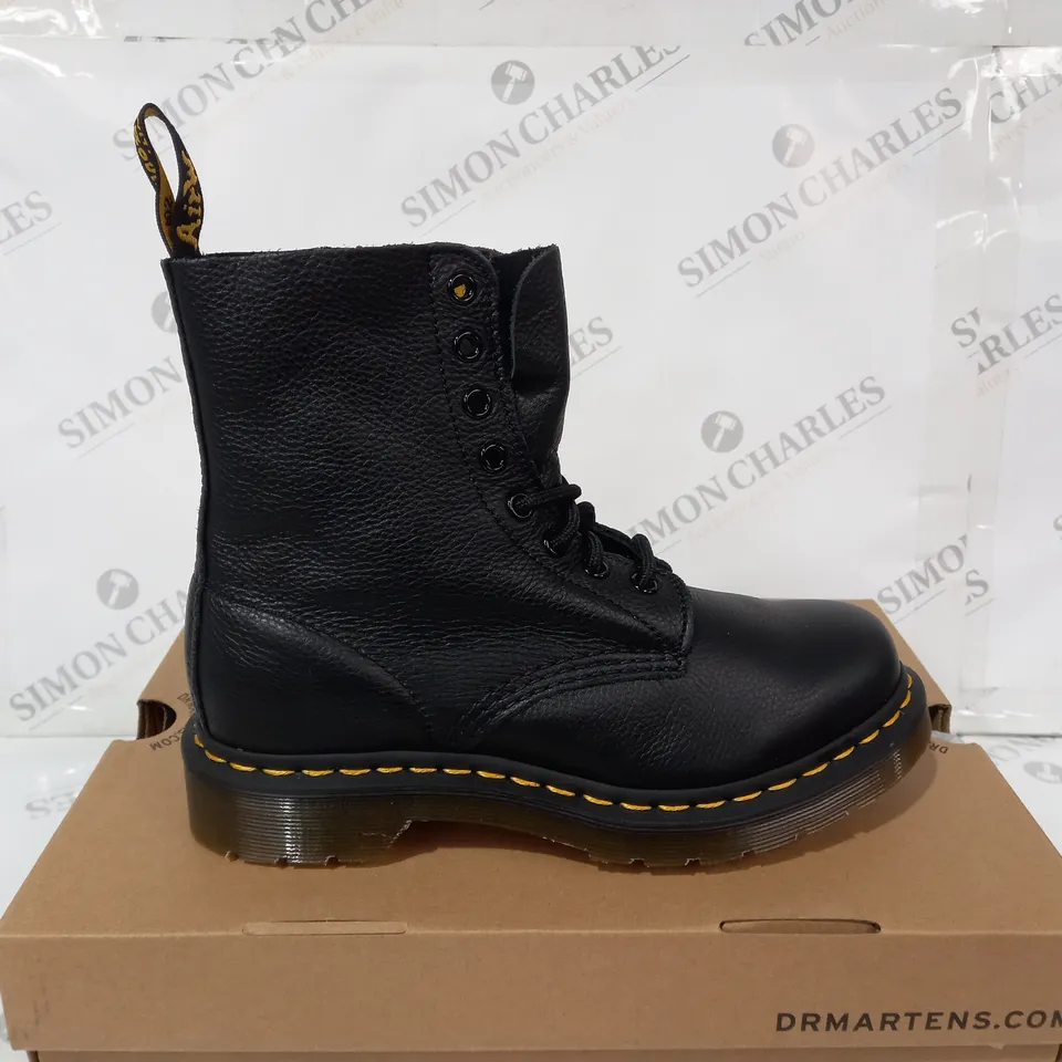 DR MARTINS 1460 PASCAL SIZE UK 5