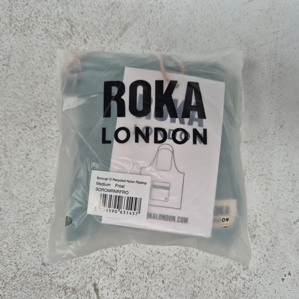 BAGGED ROKA LONDON BOROUGH D RECYCLED NYLON RIPSTOP BAG IN FROST - MEDIUM