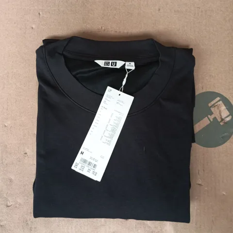 UNIQLO CREW NECK LONG SLEEVE T-SHIRT IN BLACK SIZE MEDIUM