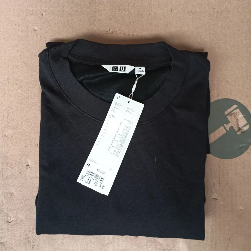 UNIQLO CREW NECK LONG SLEEVE T-SHIRT IN BLACK SIZE MEDIUM