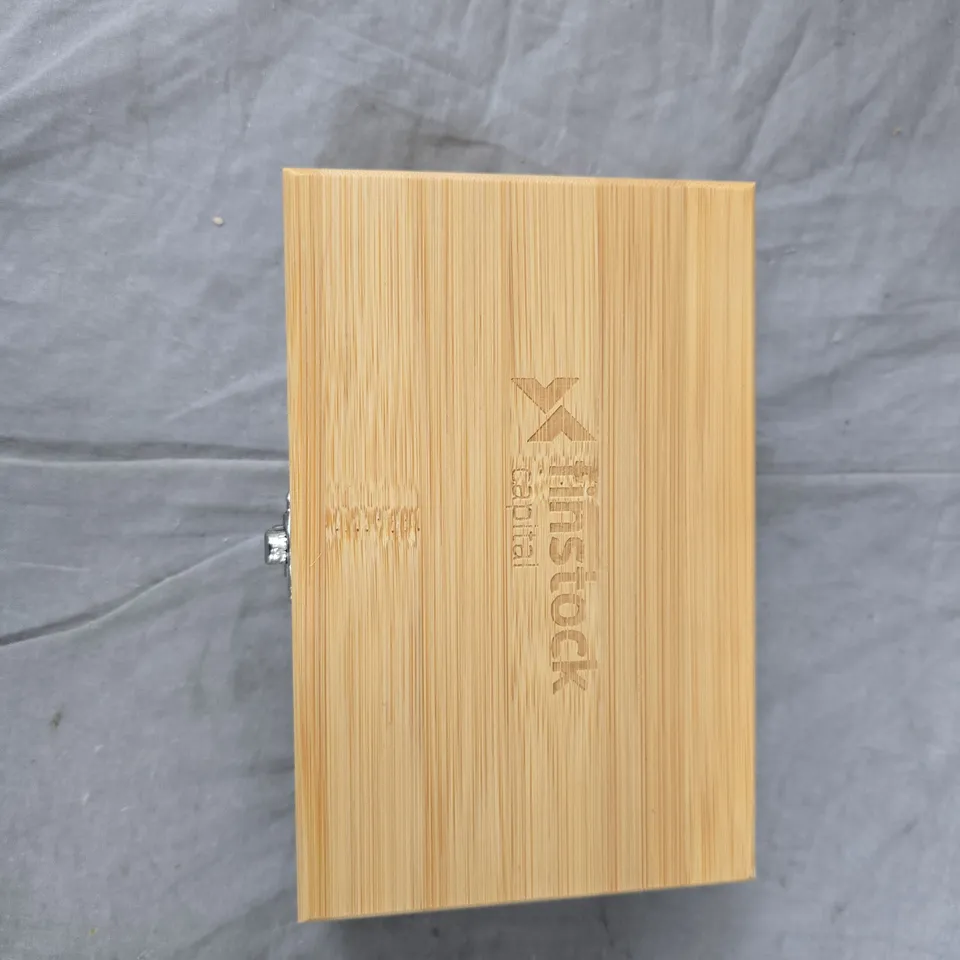 WINE ACCESSORY SET IN WOODEN BOX WITH WAITER'S CORKSCREW, POURER & STOPPER