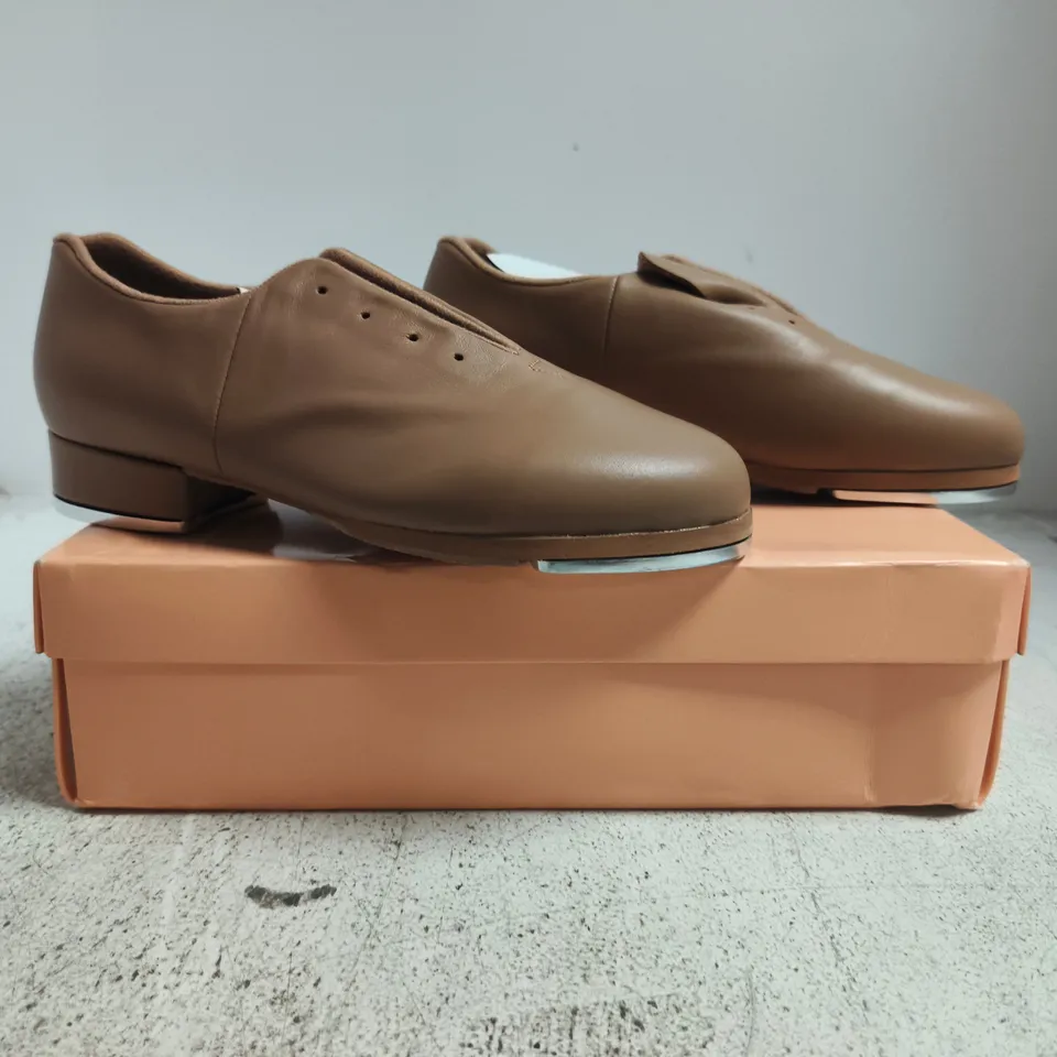 BOXED PAIR OF BLOCH JAZZ LACE UP TAP SHOES IN TAN SIZE 7.5