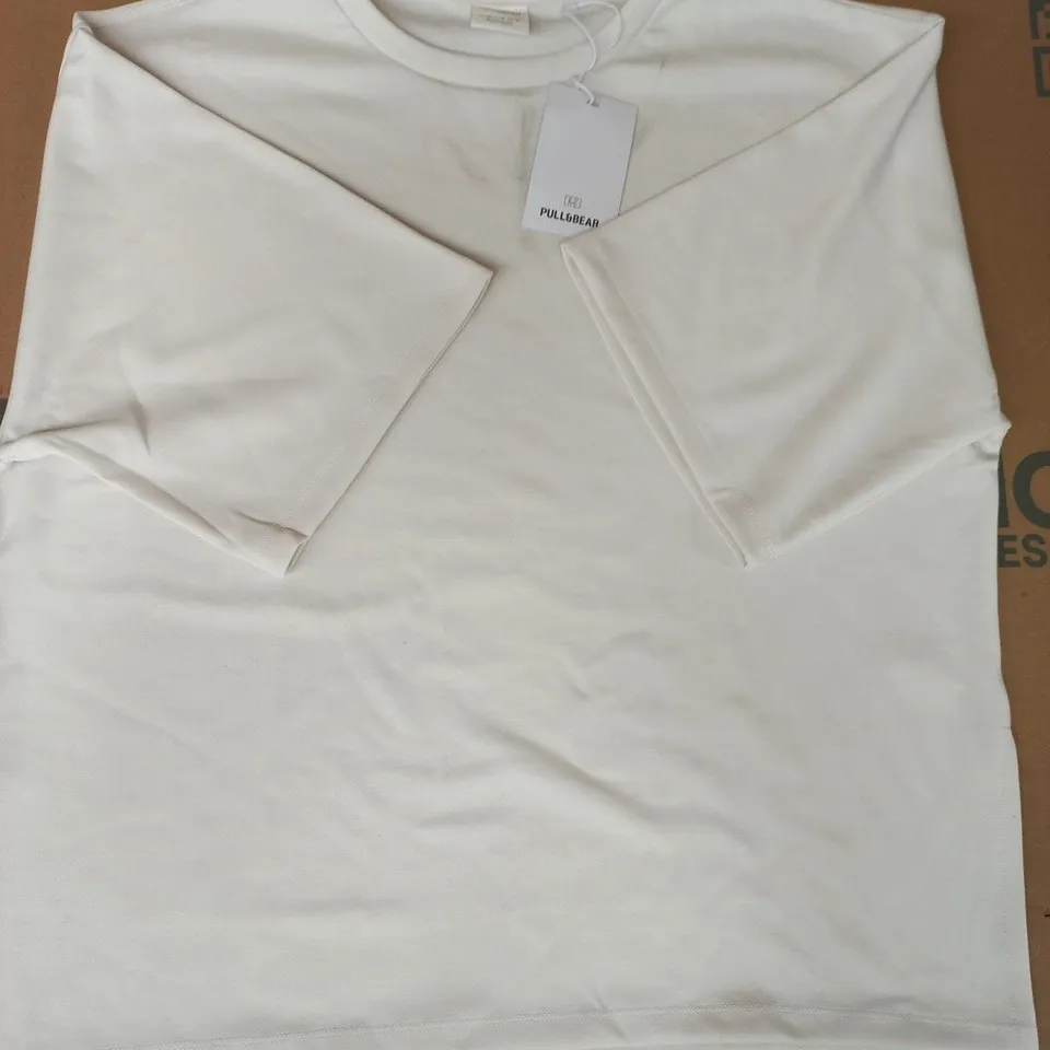PULL & BEAR SHORT SLEEVE CREW-NECK T-SHIRT IN CREAM SIZE XL