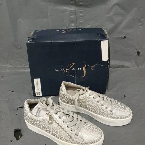 BOXED PAIR OF LUNAR WHITE SIZE ZIP TRAINERS - SIZE EU 39
