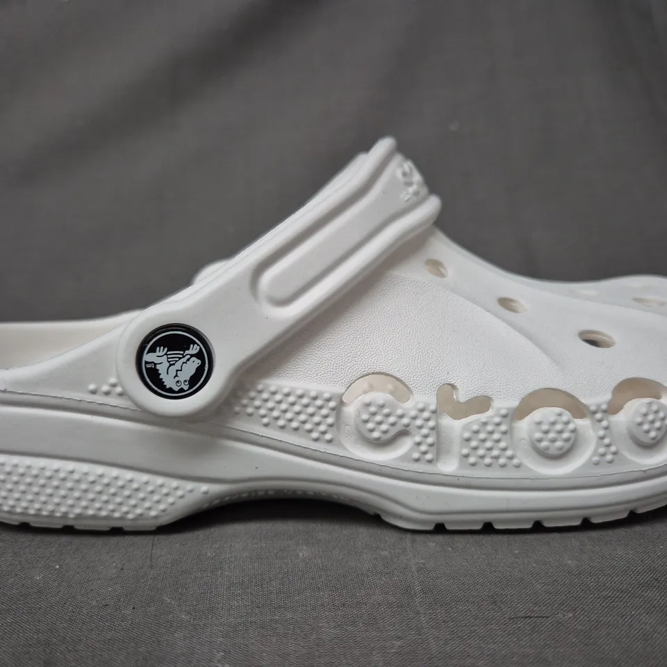 PAIR OF CROCS BAYA CLOGS IN WHITE UK SIZE M3/W4