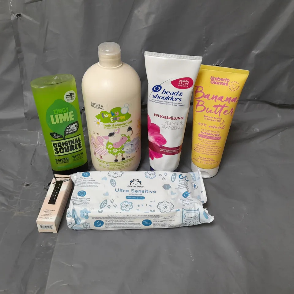 APPROXIMATELY 20 ASSORTED COSMETICS PRODUCTS TO INCLUDE - ORIGINAL SOURCE LIME SHOWER GEL, MAMA BEAR ULTRA SENSITIVE WIPES AND BAYLLIS & HARDING SHOWER GEL