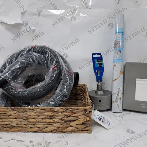 BOX OF APPROXIMATELY 15 ASSORTED ITEMS TO INCLUDE - VACUUM NOSEL TUBE - 2 SHAVING TOWELS - TOOLZONE 110MM CORE DRILL ECT