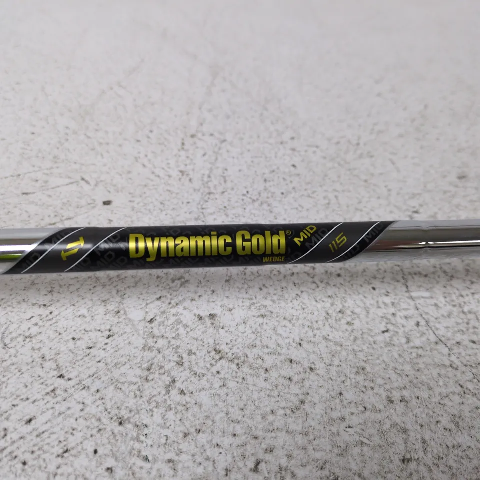 CALLAWAY JAWS RAW WEDGE WITH DYNAMIC GOLD MID SHAFT
