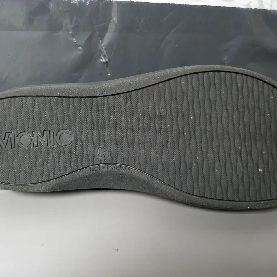 VIONIC INDULGE RELAX SLIPPERS IN BLACK - UK 7