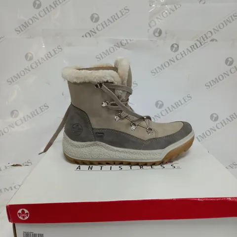 BOXED PAIR OF RIEKER ANTISTRESS BOOTS SIZE EUR 39