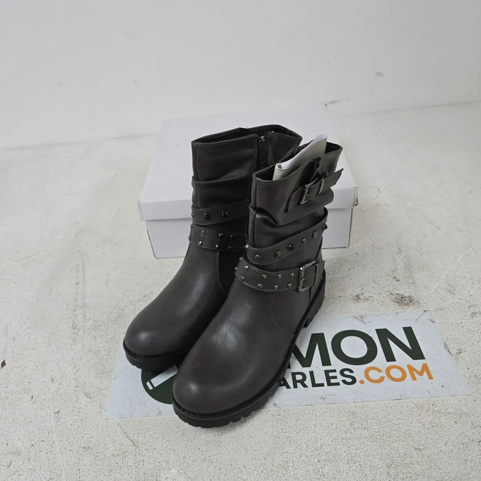 F. SHOES BY EMMA ANTONIA GREY BOOTS, UK 6